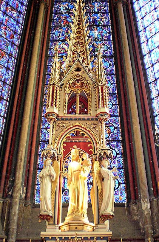 Nossa Senhora de Amiens, no interior da catedral Nossa Senhora de Amiens, no interior da catedral