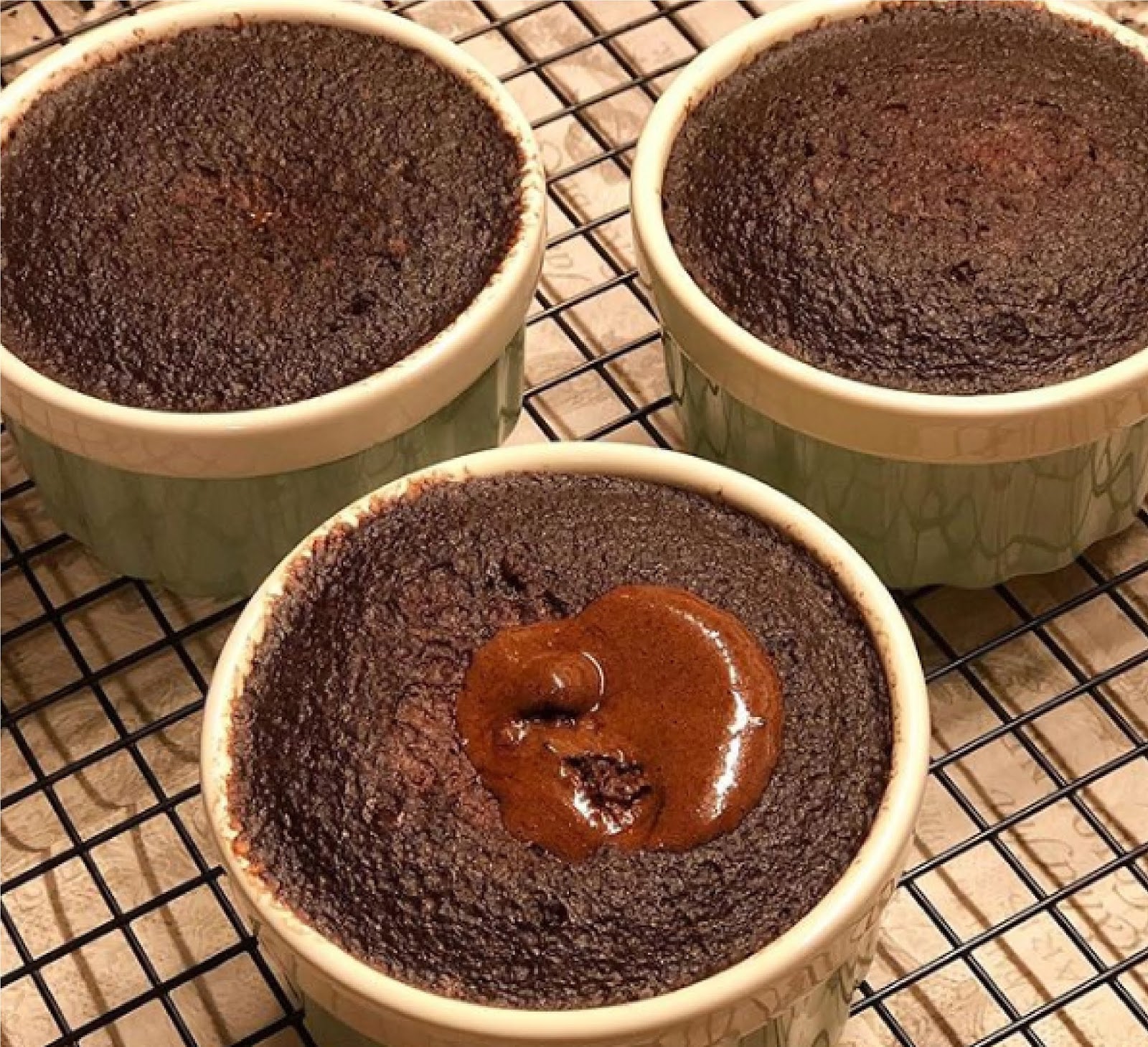 ÇİKOLATALI SUFLE TARİFİ ÇİKOLATALI SUFLE TARİFİ