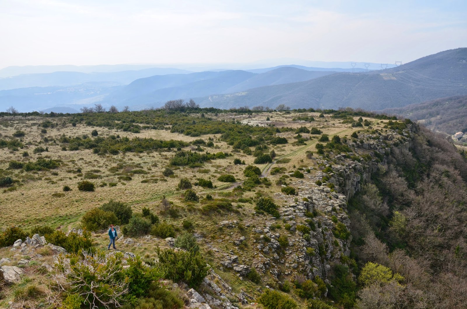 DROMESCAPE Randonnées en Drôme et Escapades photographiques Rochemaure et le Pic de Chenavari