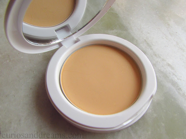 Maybelline White Superfresh Compact review, Maybelline White Superfresh Compact swatches