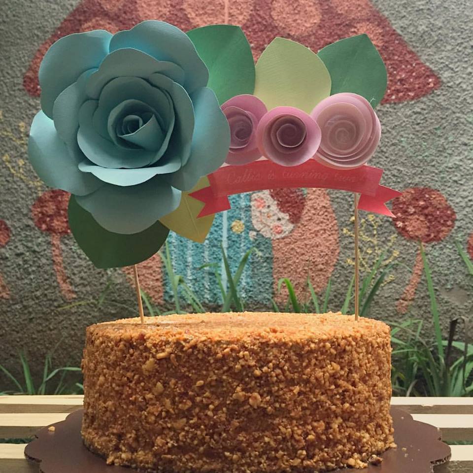 DIY Paper Flower Cake Topper