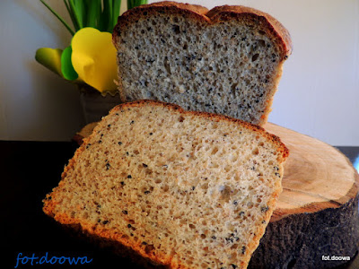 Chleb pszenno - żytni z makiem i czarnuszką