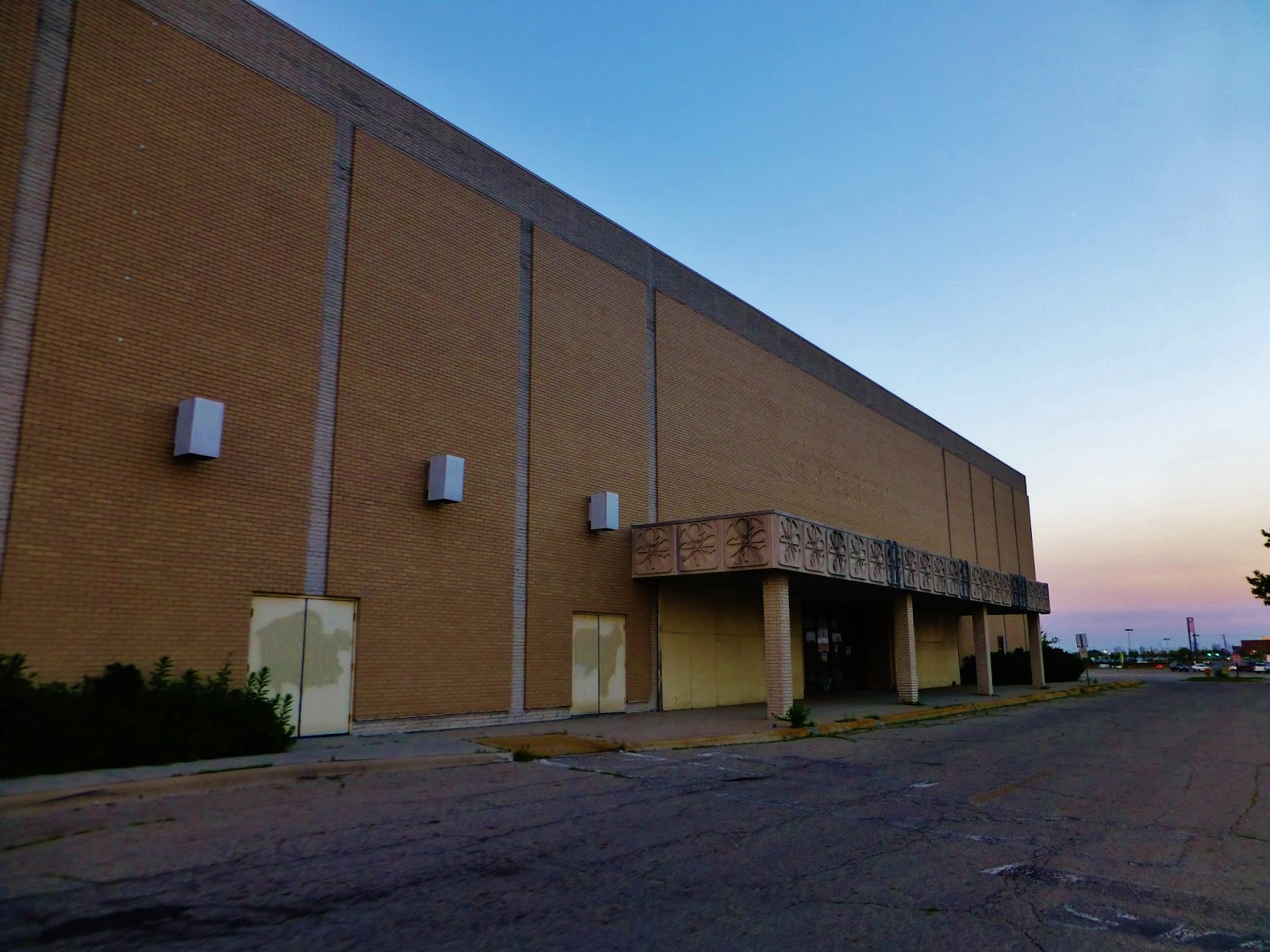 Dead And Dying Retail Westland Mall In Columbus Ohio