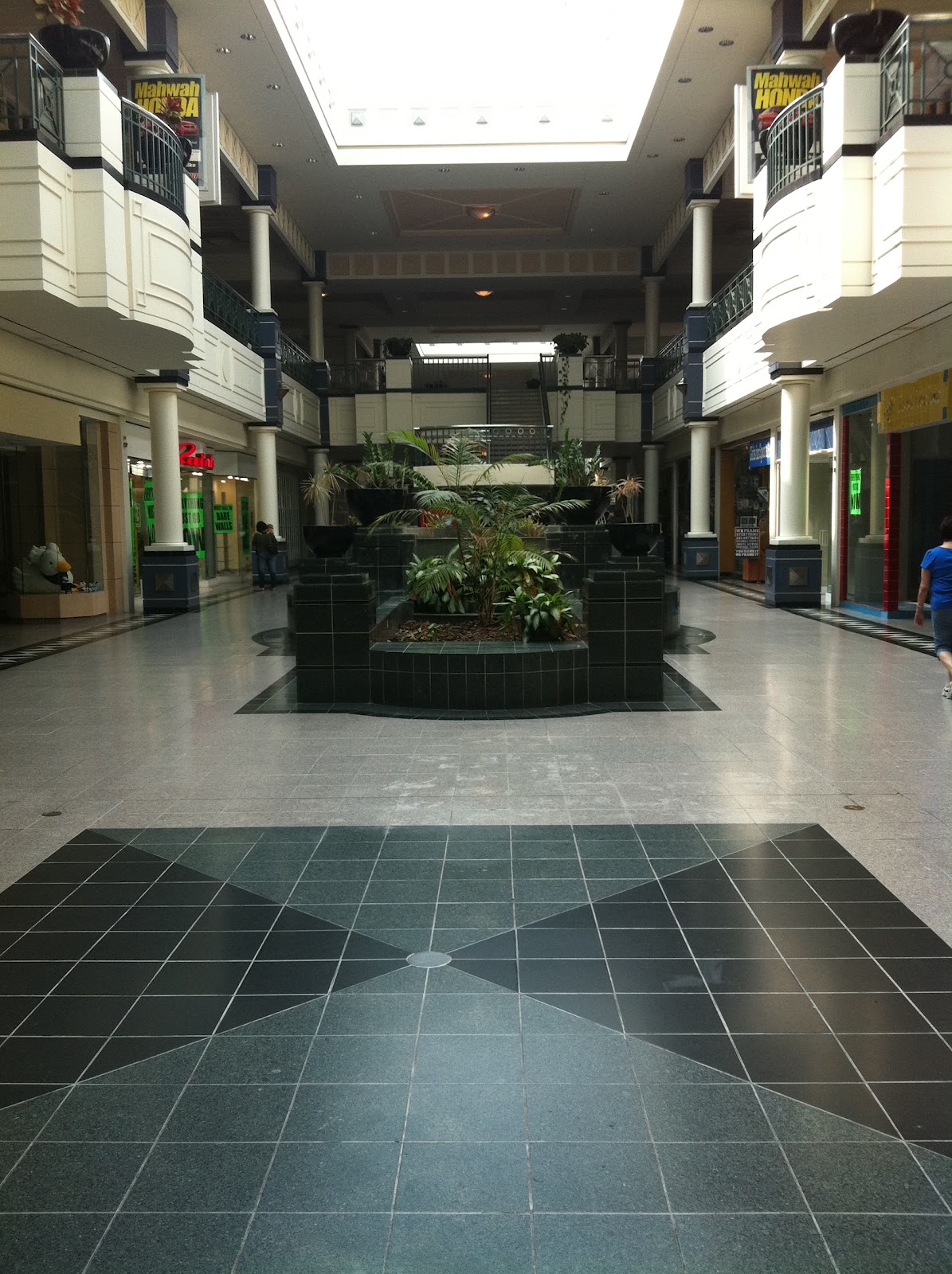 Dead and Dying retail Nanuet Mall in Nanuet, New York