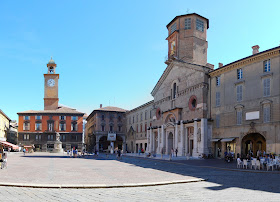 Piazza Prampolini is an attractive square in Reggio Emilia
