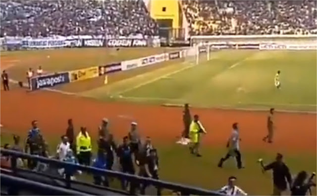 Ini Video Saat Ridwan Kamil Diteriaki 'Prabowo... Prabowo' di Stadion Si Jalak Harupat Ini Video Saat Ridwan Kamil Diteriaki 'Prabowo... Prabowo' di Stadion Si Jalak Harupat