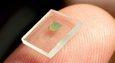 Holographic microbattery