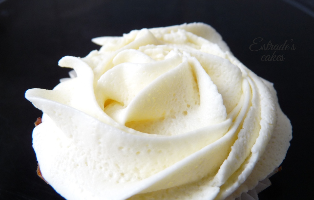 Estrade's cakes CUPCAKES DE ZANAHORIA Y FROSTING DE QUESO Y CHOCOLATE