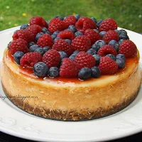 http://www.bakingsecrets.lt/2014/08/berry-cheesecake-surio-tortas-su-misko.html