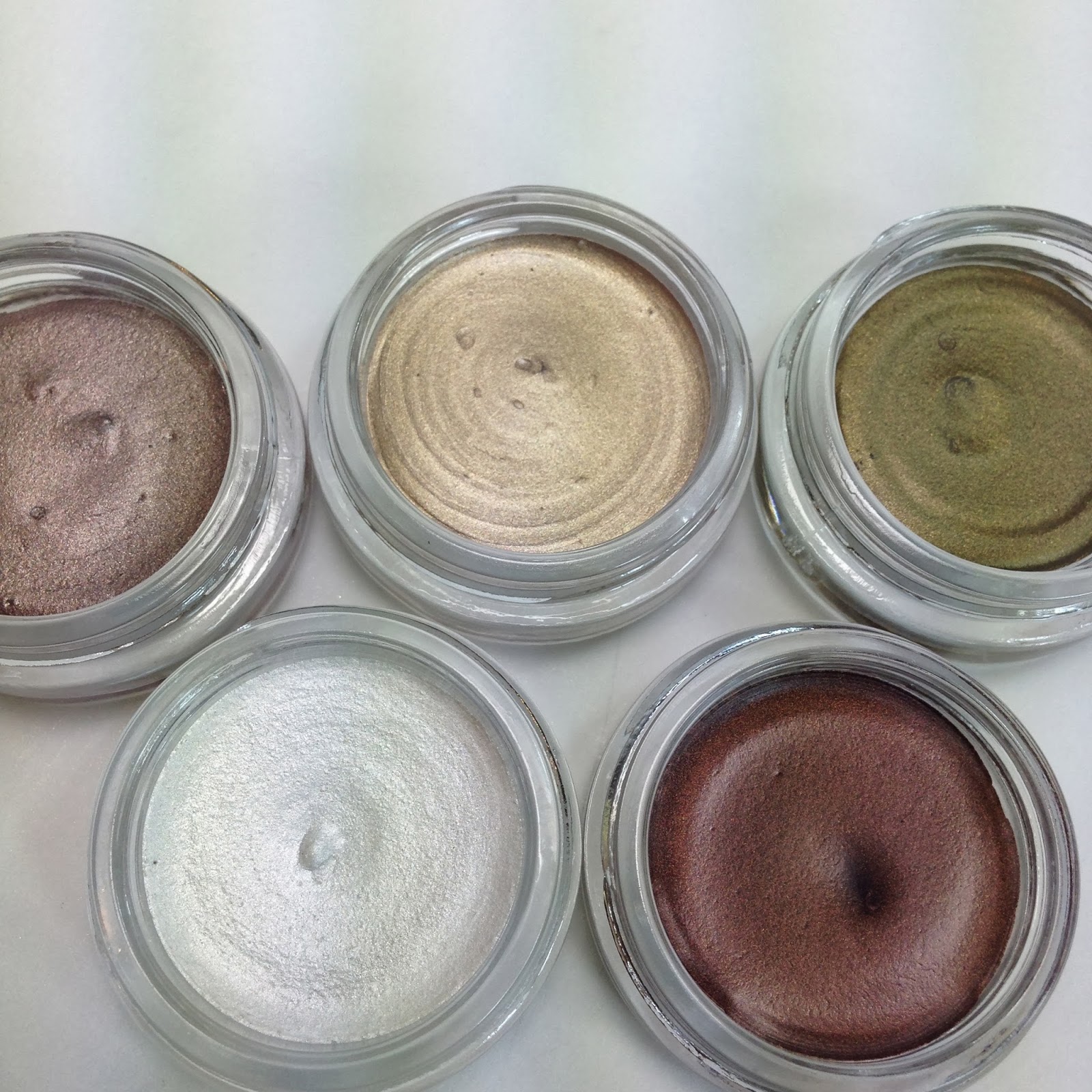 Shop by category ULTA BEAUTY. This creamy Ulta Cream Eyeshadow combines a unique blend of ingredients to create a crease-proof, fast-drying, richly textured formula that glides over lids releasing intense color withou.