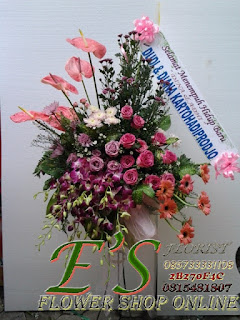 rangkaian bunga standing flower pernikahan