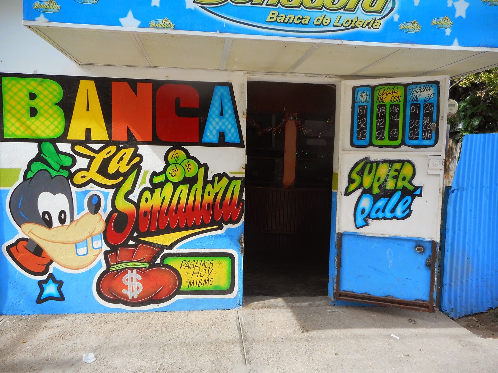 PN de Pedernales apresa jóvenes acusados de atracar banca de loterias 