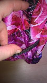 Seiten Tasche auf beiden Seiten vorhanden.