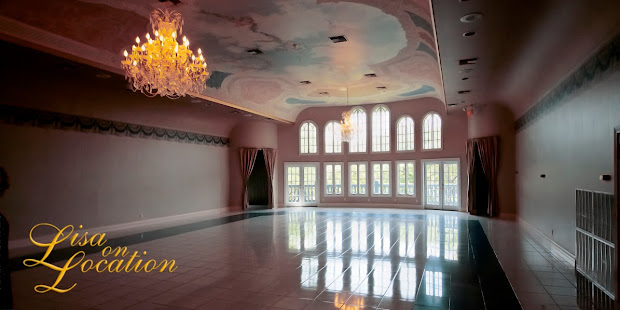 Castle Avalon destination wedding venue in New Braunfels, Texas. Photography by Lisa On Location