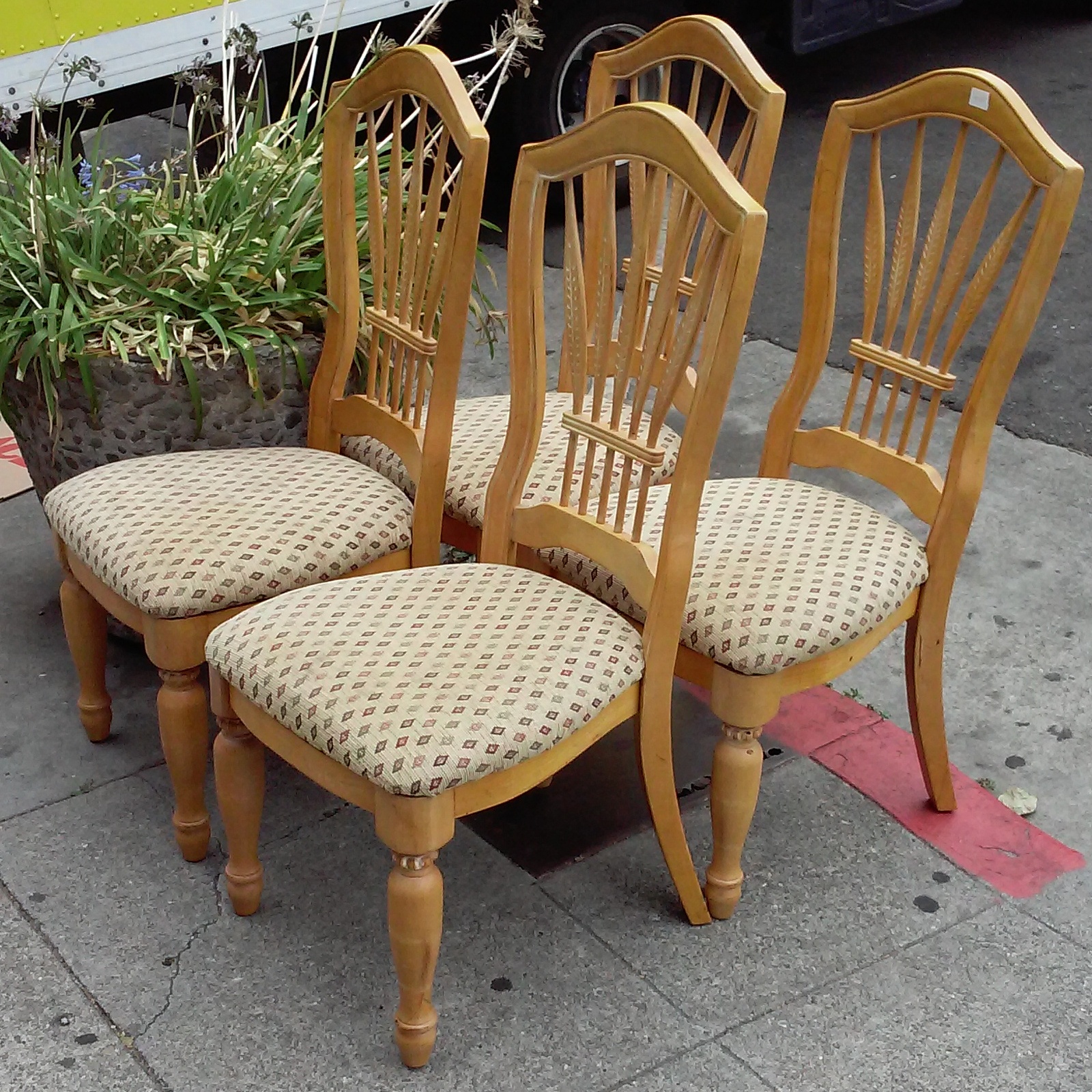 UHURU FURNITURE & COLLECTIBLES SOLD **BARGAIN BUY** 4293 Set of 4