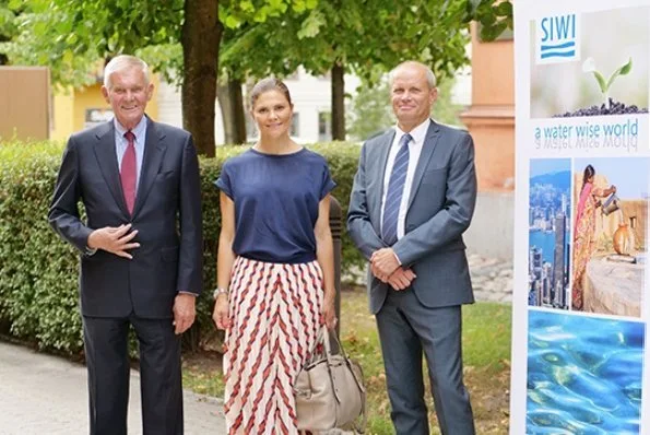 Crown Princess Victoria visited Stockholm International Water Institute. wore H&M skirt and H&M sandals