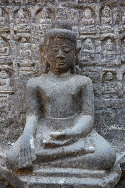 Bouddha dans un temple de Mrauk-U