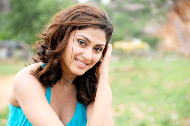 TOP 10 HOT Manjari Fadnis hot sexy HD PICS PHOTOS AND WALLPAPERS