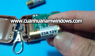 Hướng Dẫn Cách Thay Pin Điều Khiển Cửa Cuốn Đơn Giản Hướng Dẫn Cách Thay Pin Điều Khiển Cửa Cuốn Đơn Giản