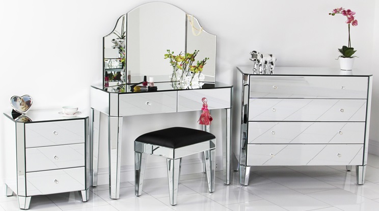 Mirrored Furniture Mirror New York Many Types Of Mirrored Furniture For Incorporate Wood Trim That Contrasts With The Reflective Surfaces A Stunning Blend Traditional And Modern