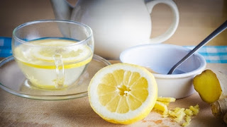 10 λόγοι για να πίνετε ζεστό νερό με λεμόνι