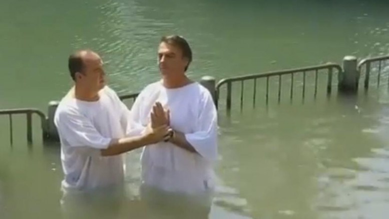 Resultado de imagem para bolsonaro batismo