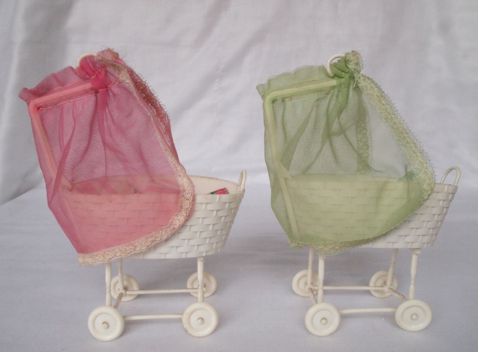 Stubenwagen Elfriede : Diepuppenstubensammlerin: kinderzimmer nurseries