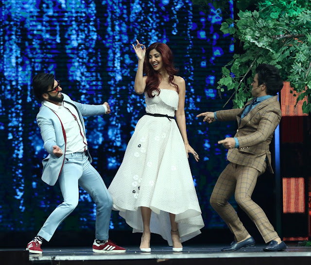 Ranveer Singh and Vaani Kapoor on the sets of Super Dancer