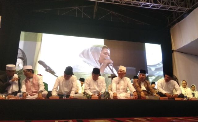 Gus Mus Gus Dur Tokoh Internasional yang Rajin Ziarah Kubur