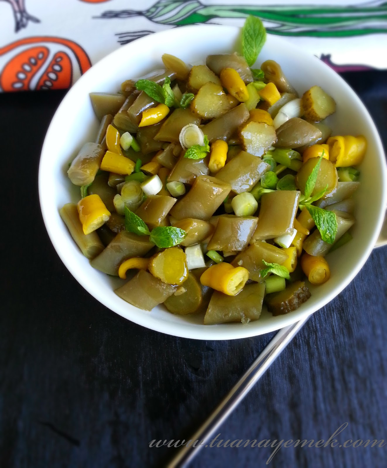 Naneli Fasulye Salatası Naneli Fasulye Salatası