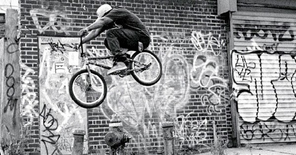 Portadas Para Facebook: BMX Saltando con graffitis