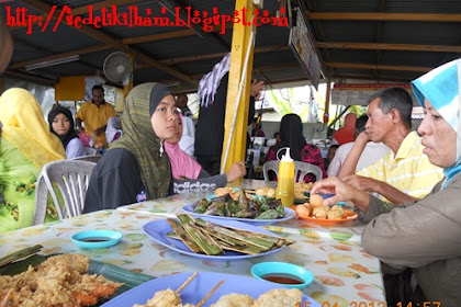 Warung Makan Mujur : Beraya di Kelantan - Day 2 - Nasi Air Jalan Klinik ... : Warung makan terapung diatas sungai dengan suasana pedesaan yang indah | ikan bakar dan nasi liwet.