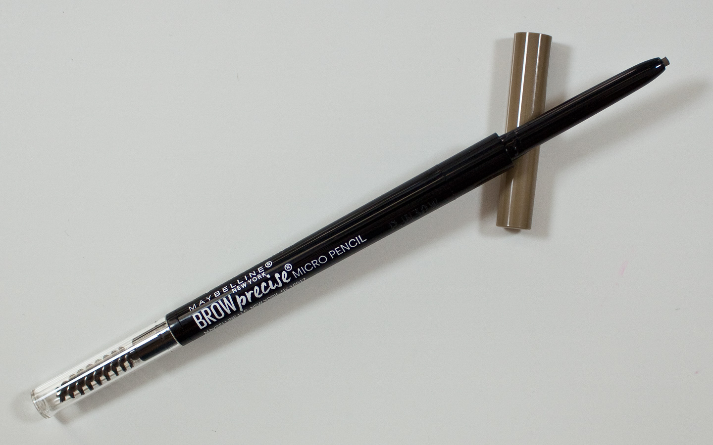 Ultra brow. Мейбелин Brow precise карандаш для бровей. Maybelline New York карандаш для бровей "Brow Ultra Slim". Карандаш для бровей мейбелин Brown precise. Мейбелин карандаш для бровей Brow Satin.