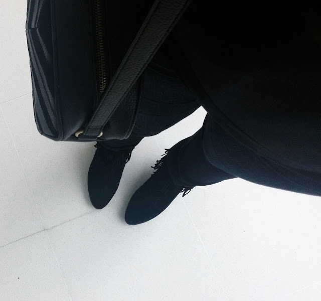 Look do dia: All black + bota + franjas