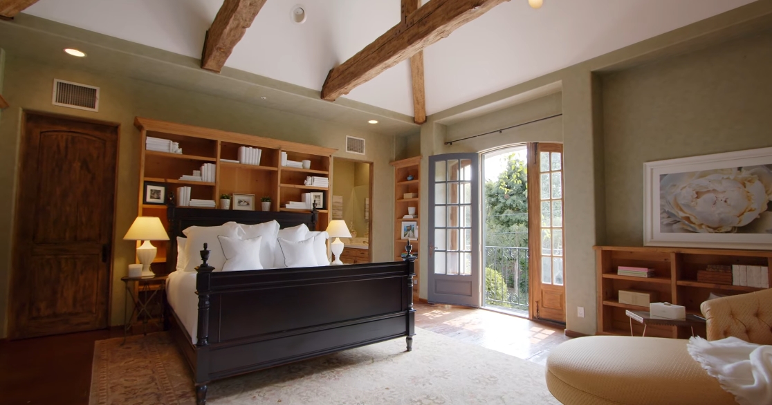 33 Interior Design Photos vs. 9989 Liebe Dr, Beverly Hills, CA Luxury Home Tour