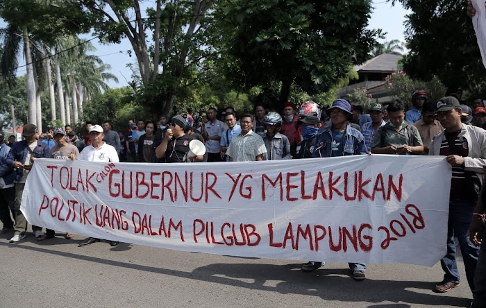 Unras Koalisi Masyarakat Penyelamat Demokrasi(kopdar) Tolak Hasil Pilgub Lampung 2018 di gedung Dprd lamsel.