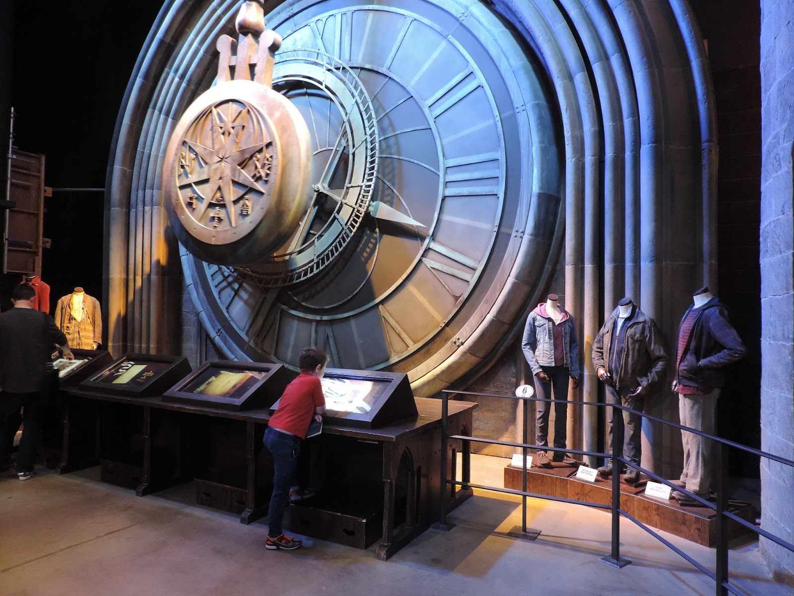 pendulum of great clock hogwarts castle harry potter warner brothers studio tour Harry Potter world watford