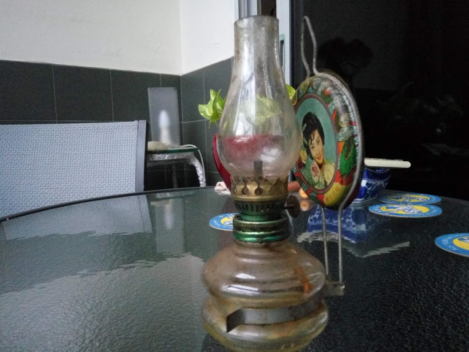 Old Vintage Collectibles (original owner) VINTAGE CHINESE OIL LAMP