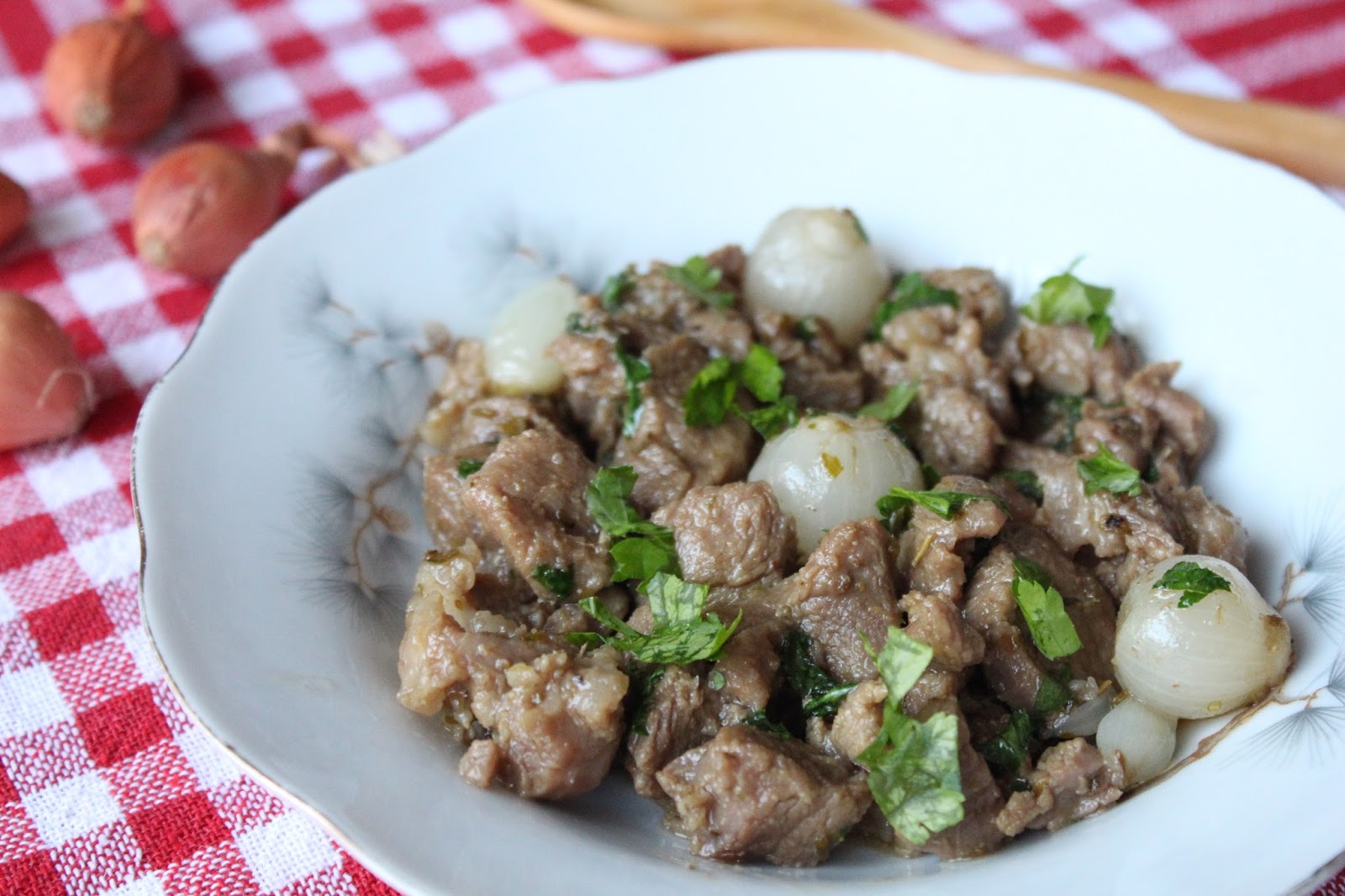 Happy in the Kitchen Arpacık Soğanlı Et Kavurma