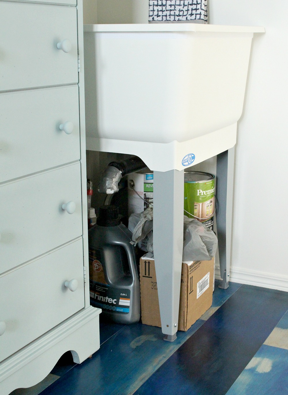 DIY Utility Sink Skirt New Sink + Faucet for the Fish Room! Dans le