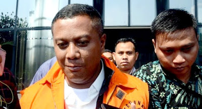KPK Tahan Bupati Mojokerto Mustofa Kamal Pasa KPK Tahan Bupati Mojokerto Mustofa Kamal Pasa