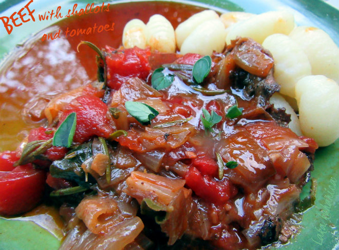 Beef with shallots and tomatoes by Laka kuharica: shallots, red wine and tomato sauce make these tender steaks really special.