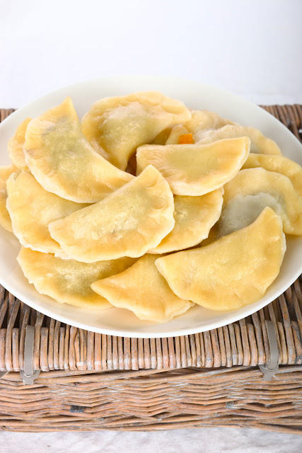 Leckere Piroggen. Edyta Guhl. Süße Speisen für Heiligabend. Mohn- Piroggen. Edyta Guhl.