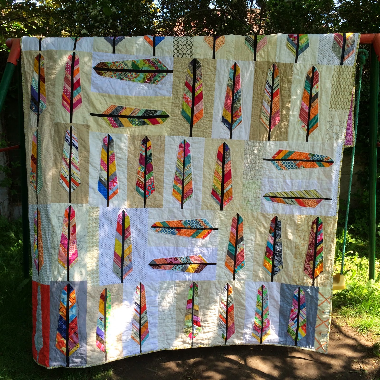 Sunny Bees of a Feather Quilt / CHARM ABOUT YOU