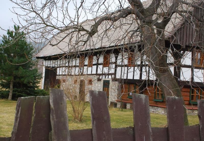 Domy przysłupowe, Antoniów, Izery, ZM