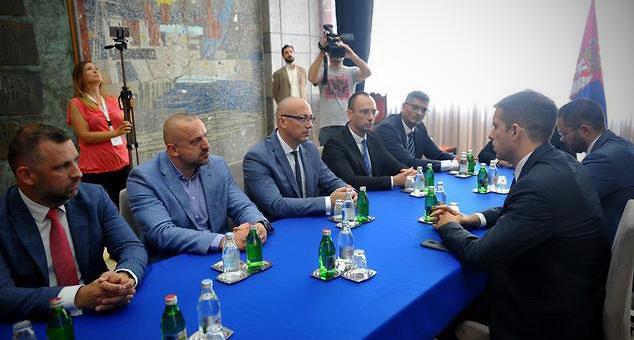 Иван Максимовић: Бекство од домаћег зла #vesti #Kosovo #Metohija #Srbija #Izdaja #Beograd #Vučić #Srpska_Lista #Magazin_Tabloid #kmnovine