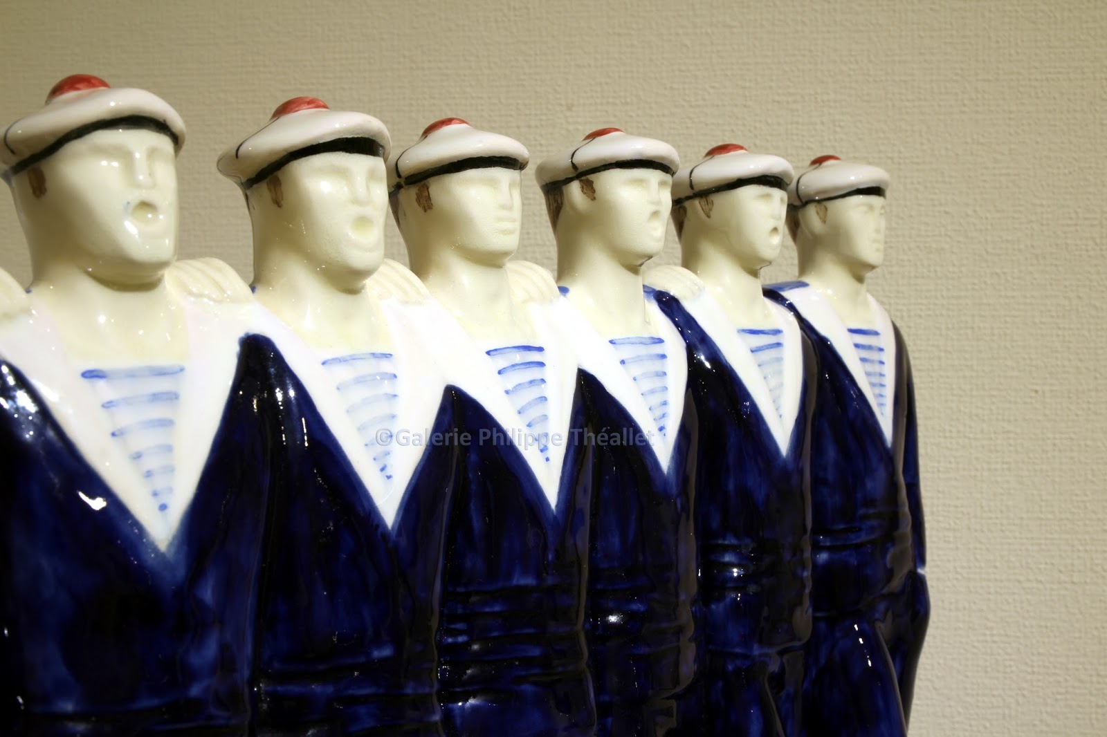 Quimper, faïence, artistes etc. François Caujan, groupe de six marins