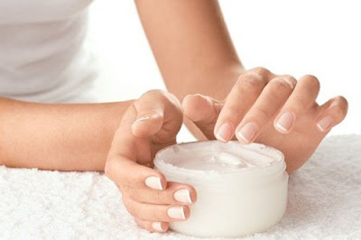 Masque capillaire hydratant et nourrissant fait maison pour cheveux secs Masque capillaire hydratant et nourrissant fait maison pour cheveux secs