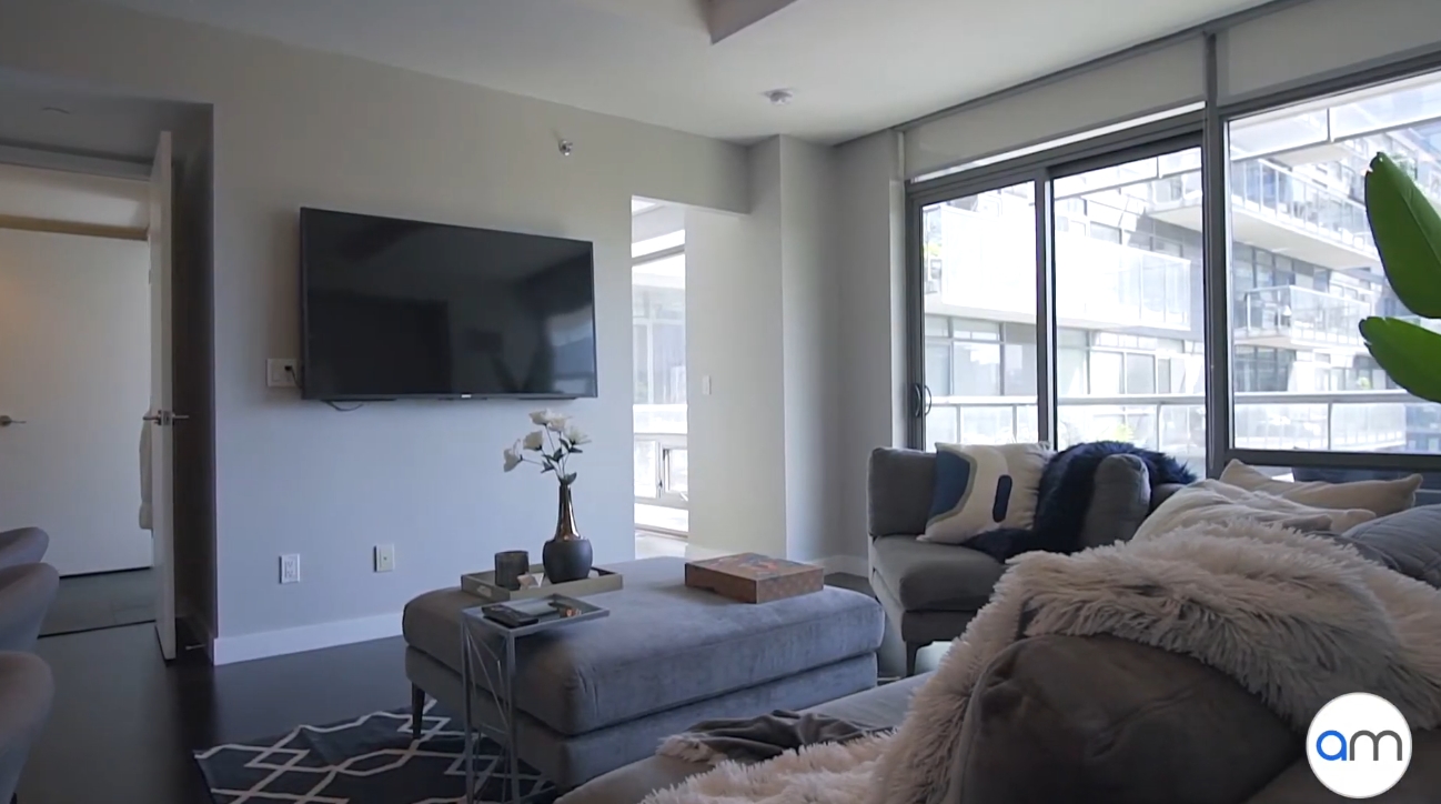 14 Photos vs. 55 Stewart St, Toronto Condo Interior Design Tour