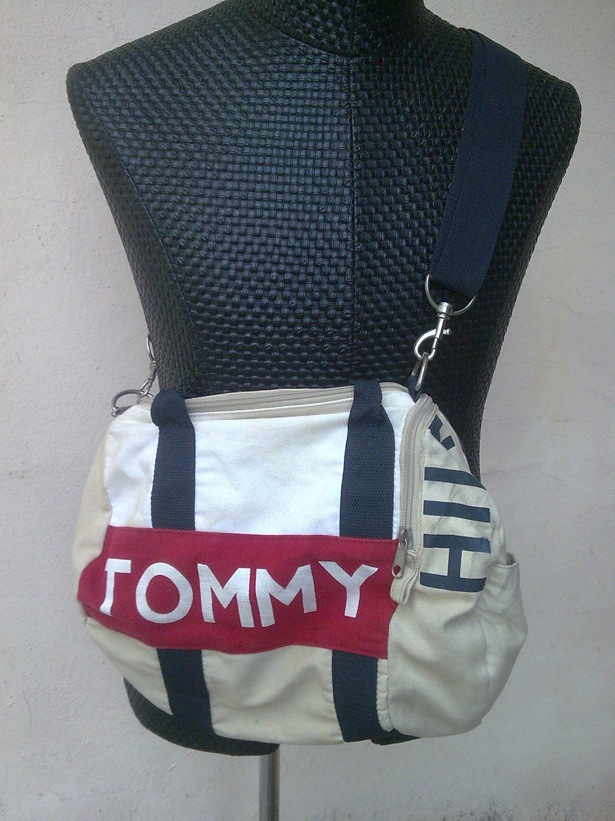 d0rayakEEbaG Tommy Hilfiger Cream Duffle Bag(SOLD)